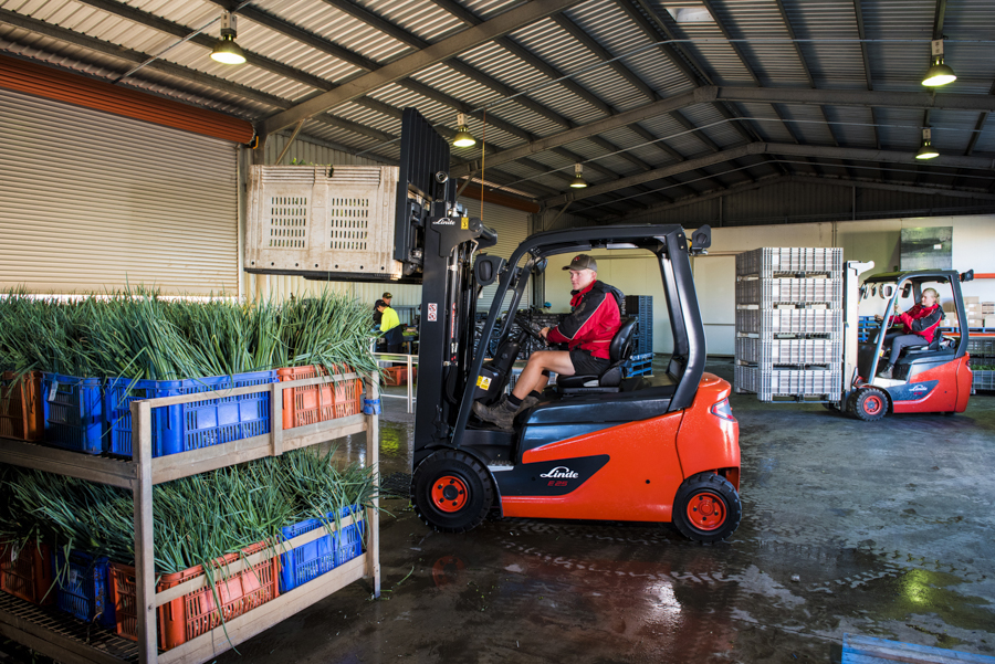 Advertising photographer sunshine coast, advertising photography Phill Jackson Eumundi, Business profile case study photography sunshine coast, advertising photoshoot for Linde forklift Australia